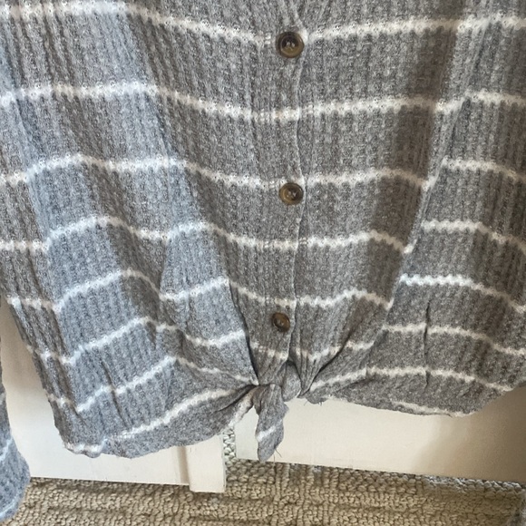 American eagle Long Sleeve waffle v neck - Picture 2 of 3